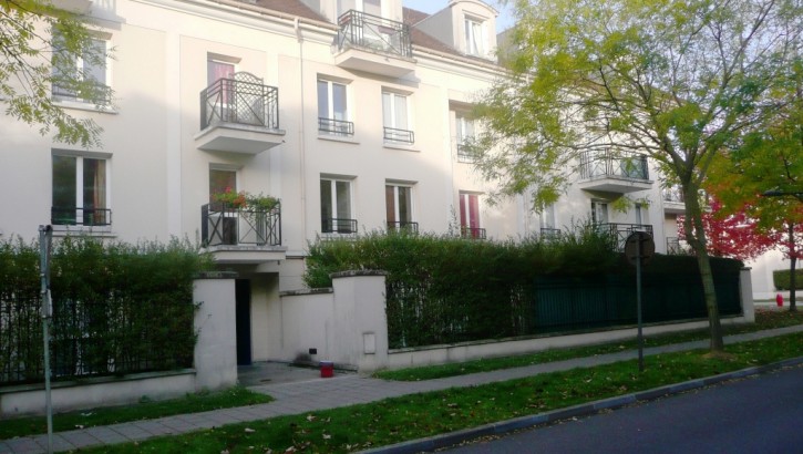 VENDU AIVB !! Appartement F3 dernier étage BUSSY CENTRE GARE