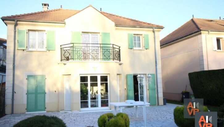 PAVILLON 6 PIECES PROCHE RER