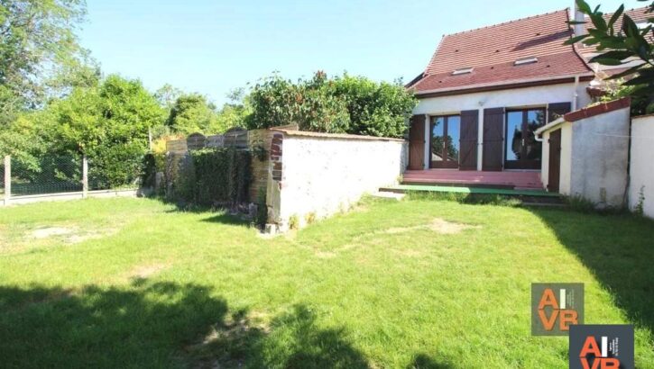 MAISON DE VILLAGE AVEC JARDIN